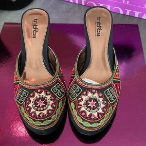 Tribeca by Kenneth Cole Black Multicolor Embroidered Mules NWT